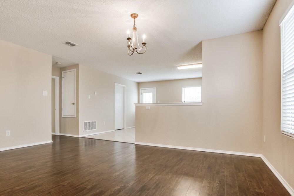 8712 Stonebriar Ln - Photo 4 of 10