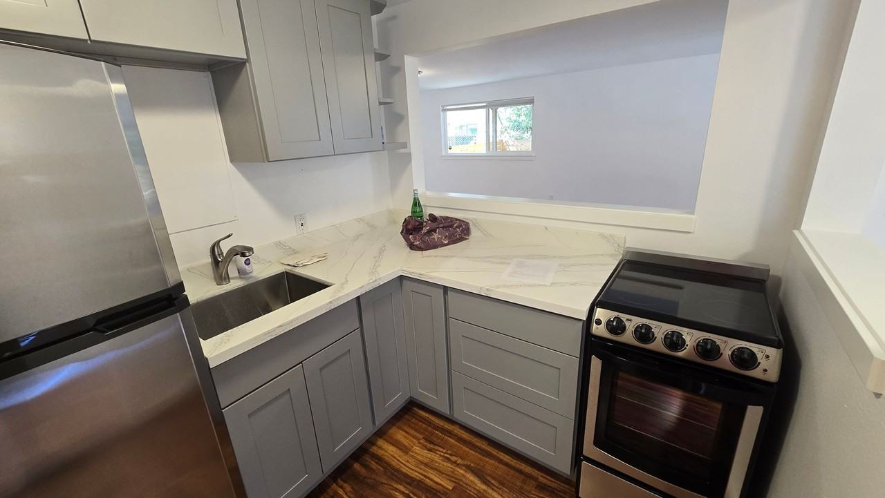 13727 35th Ave Ne #C - Photo 4 of 16