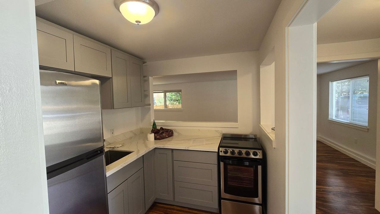 13727 35th Ave Ne #C - Photo 5 of 16