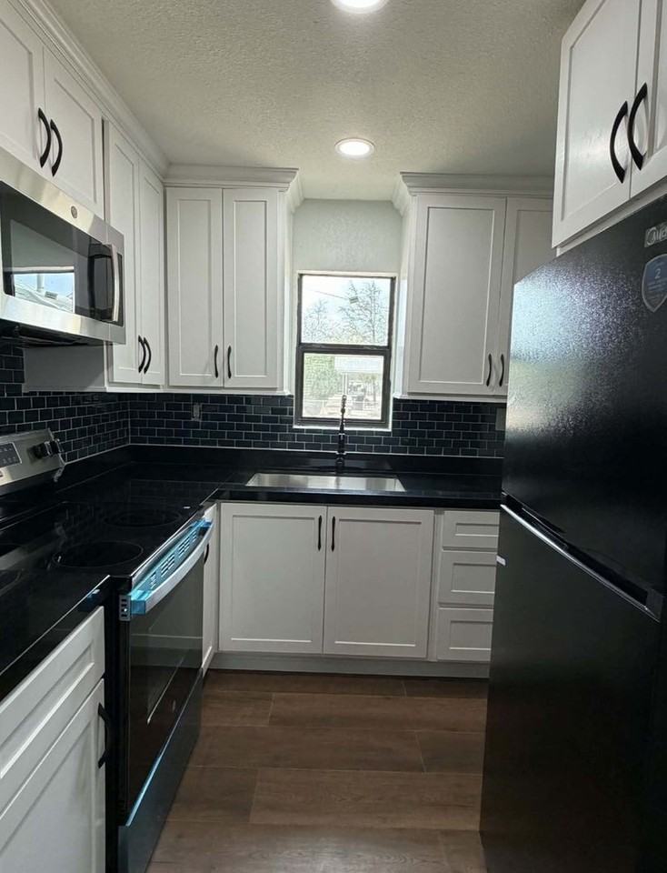 1602 Pena St - Photo 3 of 5