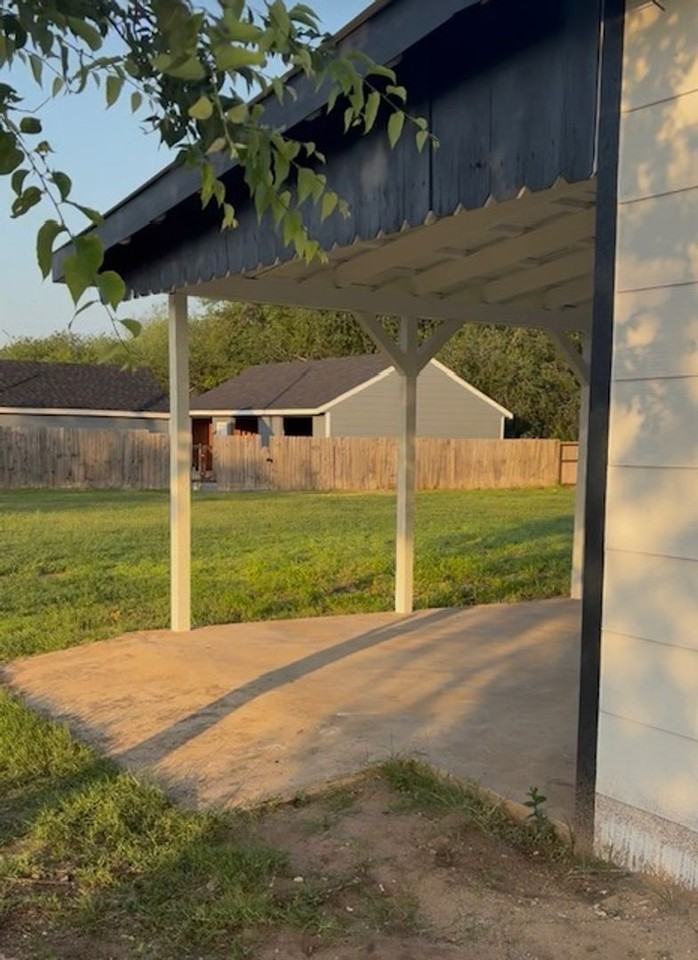 1602 Pena St - Photo 5 of 5