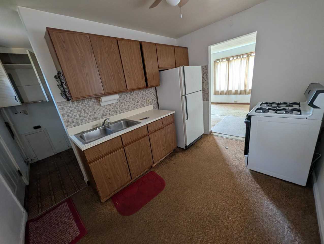 2411 Delaware St - Photo 4 of 11
