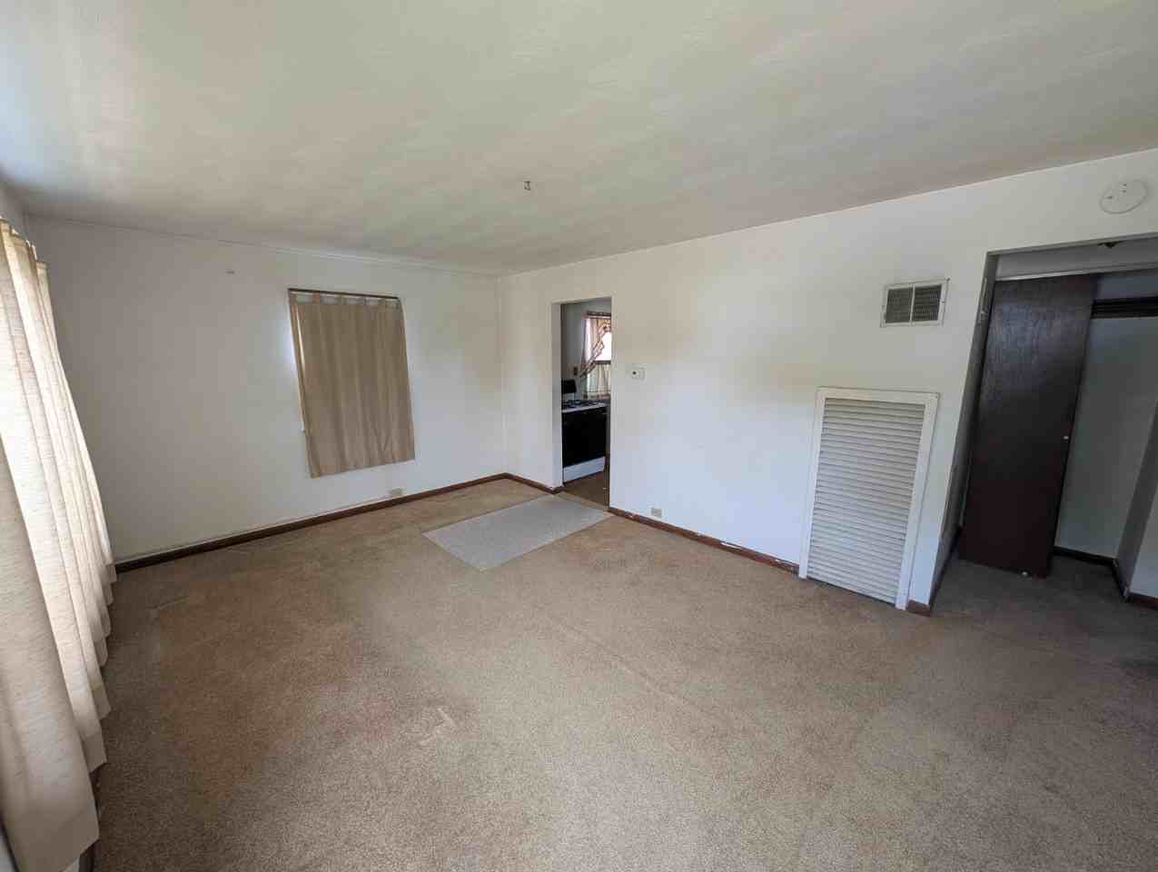 2411 Delaware St - Photo 6 of 11
