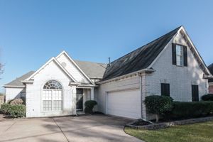 featured image of 984 Cully Rd