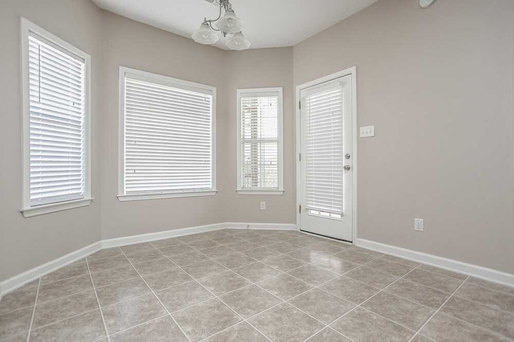 984 Cully Rd - Photo 3 of 16