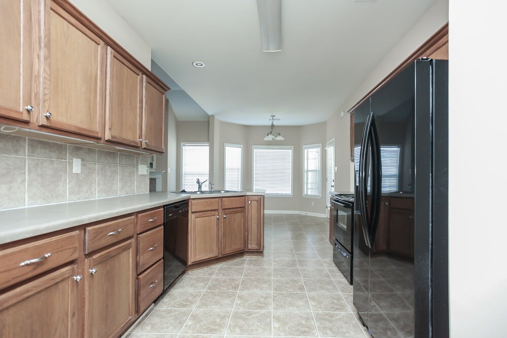 984 Cully Rd - Photo 4 of 16