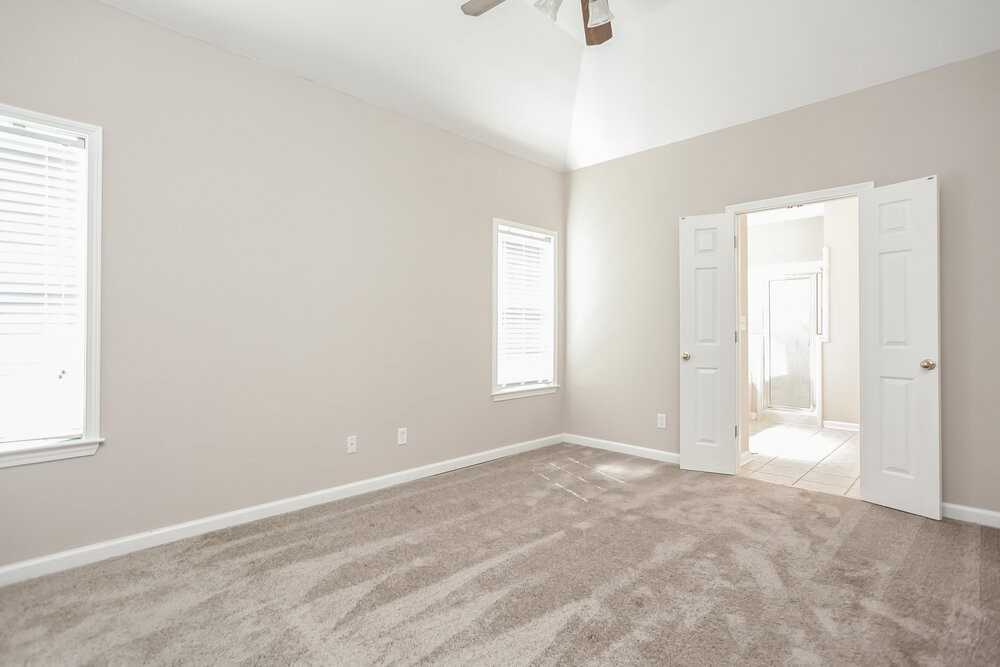 984 Cully Rd - Photo 5 of 16