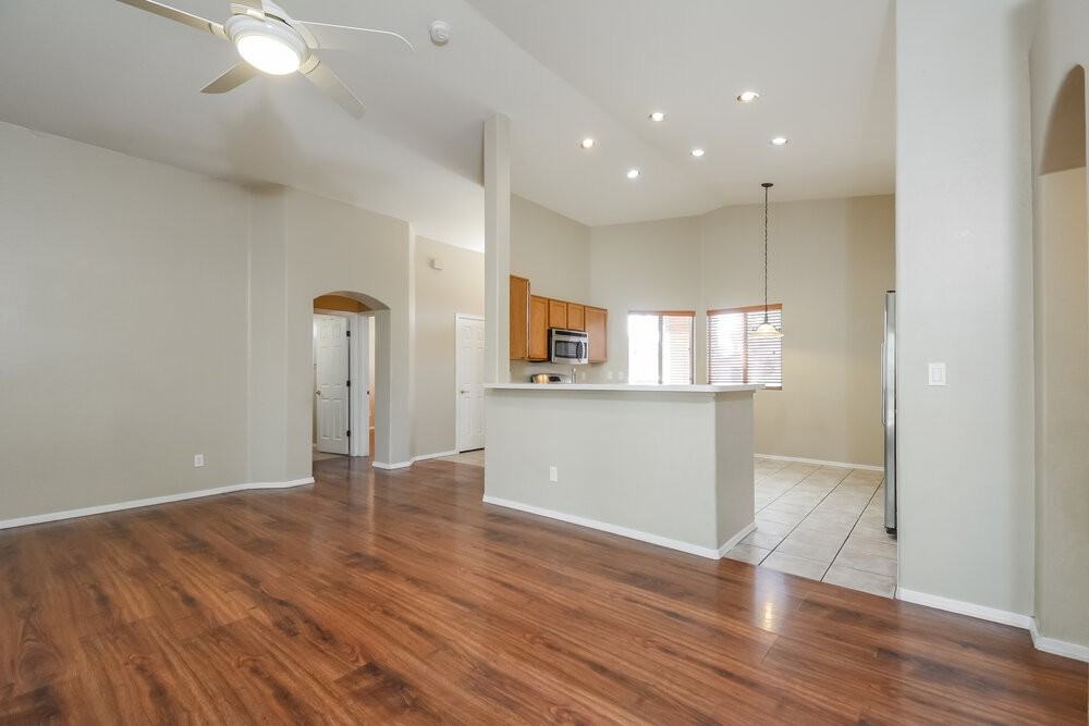 8506 N Sayante Way - Photo 4 of 16