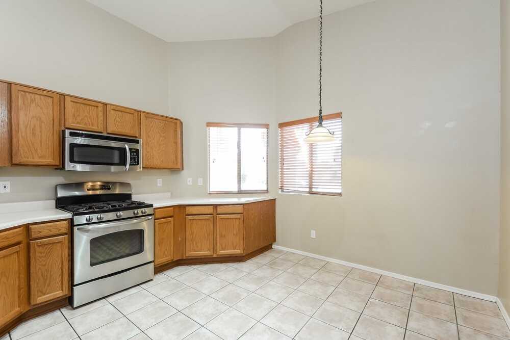 8506 N Sayante Way - Photo 7 of 16