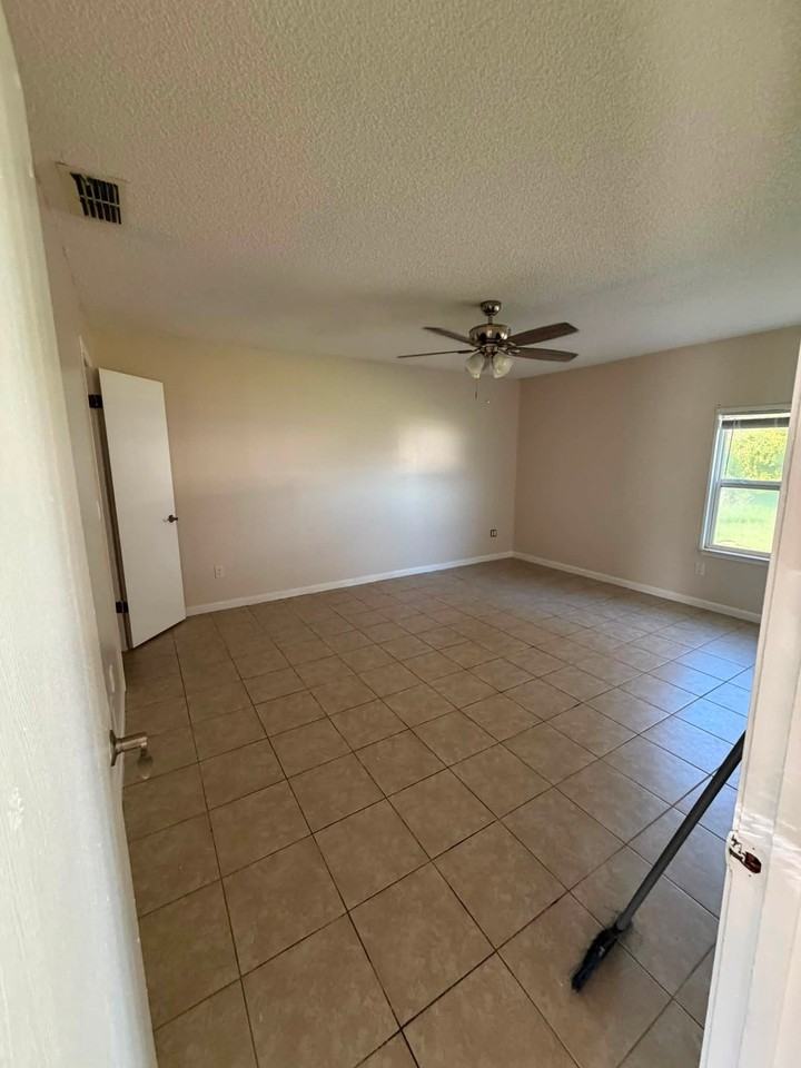 1562 Bonview Avenue - Photo 4 of 14