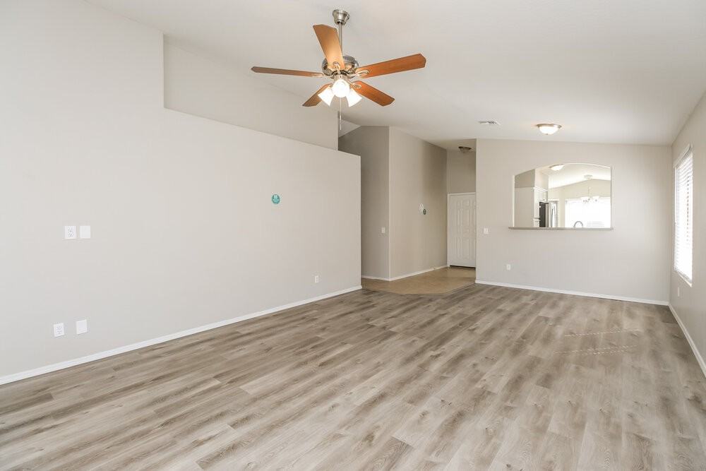 10944 E Delta Ave - Photo 5 of 16