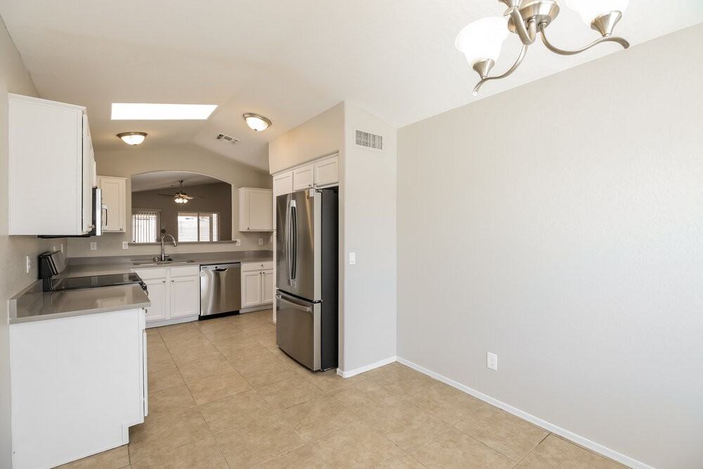 10944 E Delta Ave - Photo 6 of 16