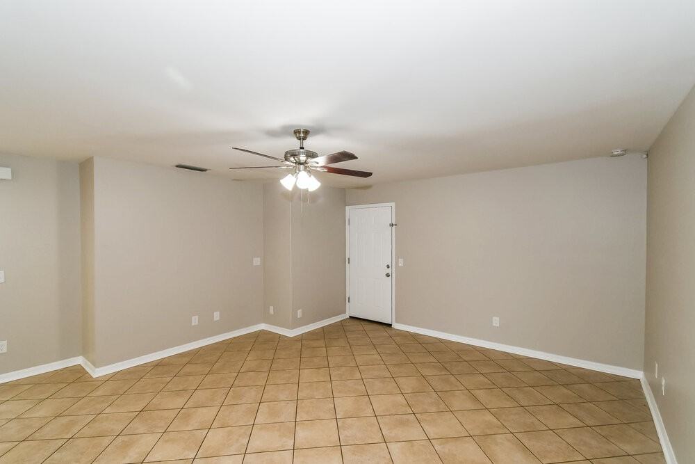 8389 Argyle Corners Ct - Photo 5 of 17