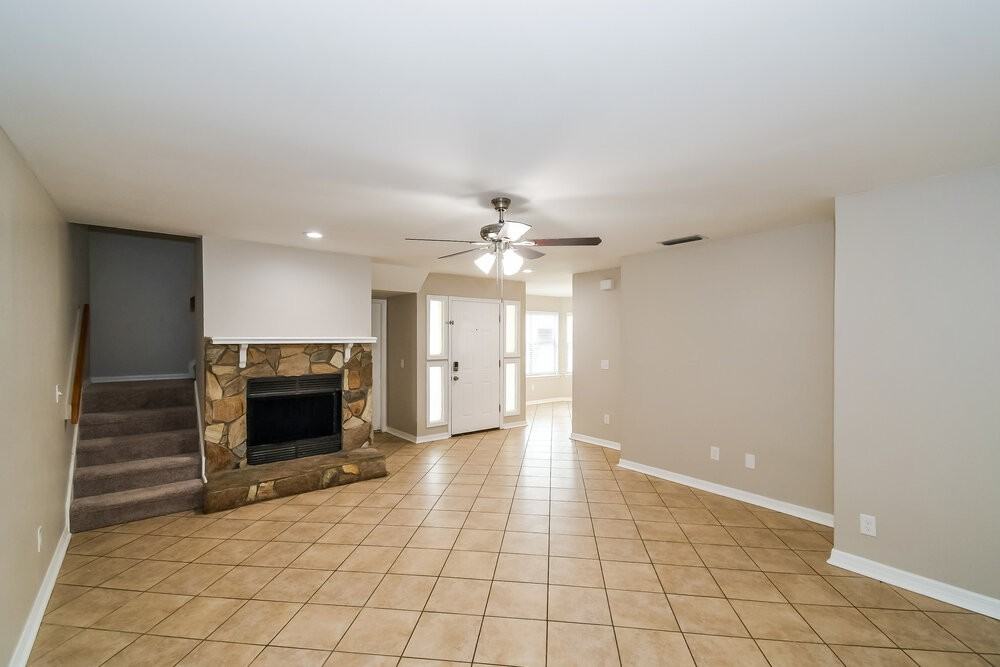 8389 Argyle Corners Ct - Photo 6 of 17