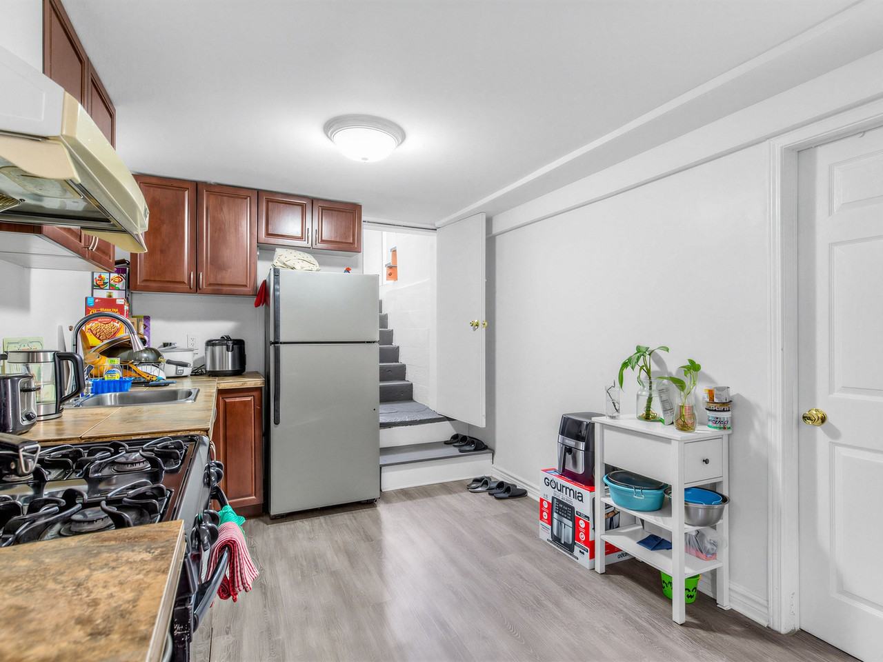 210 Gowan Avenue - Photo 4 of 16