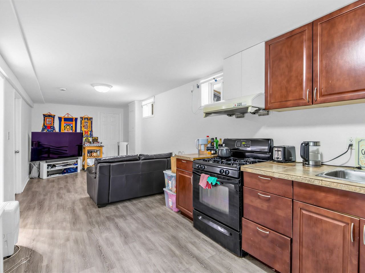 210 Gowan Avenue - Photo 5 of 16