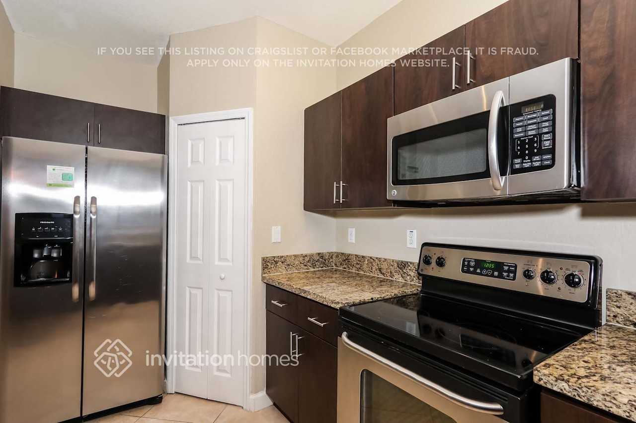 12274 Sw 123rd Pl - Photo 7 of 20