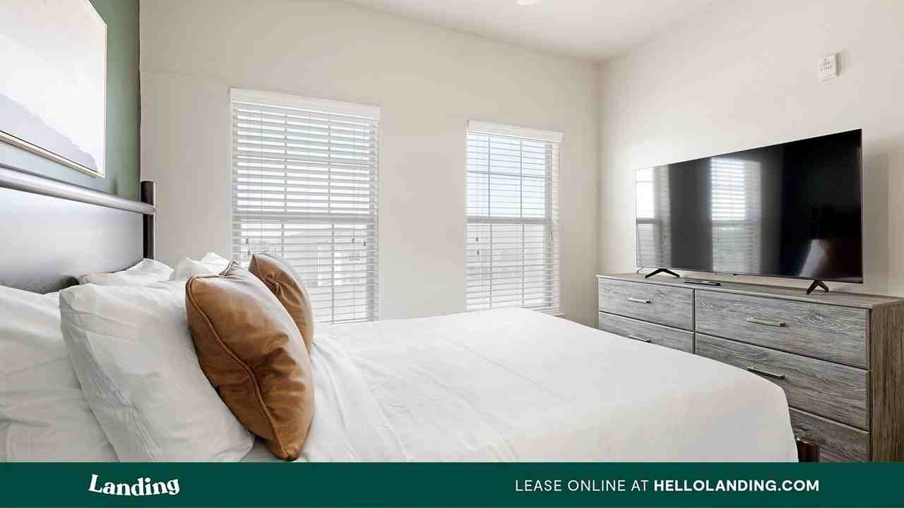 8100 N Riverside Dr - Photo 6 of 50