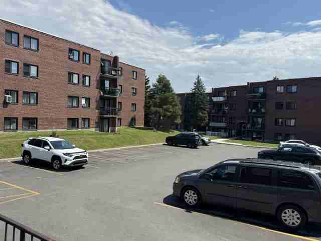 3 1/2 Grand et Luxueux, Laval 1275$ - Photo 4 of 16