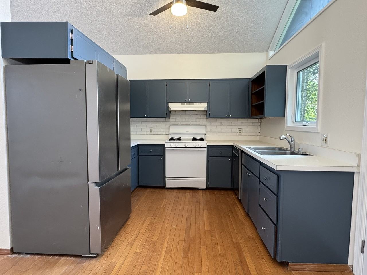 1233 Crescent Dr #1 - Photo 4 of 14