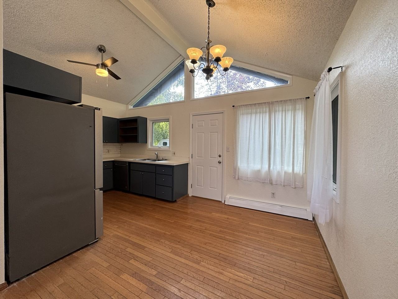 1233 Crescent Dr #1 - Photo 5 of 14