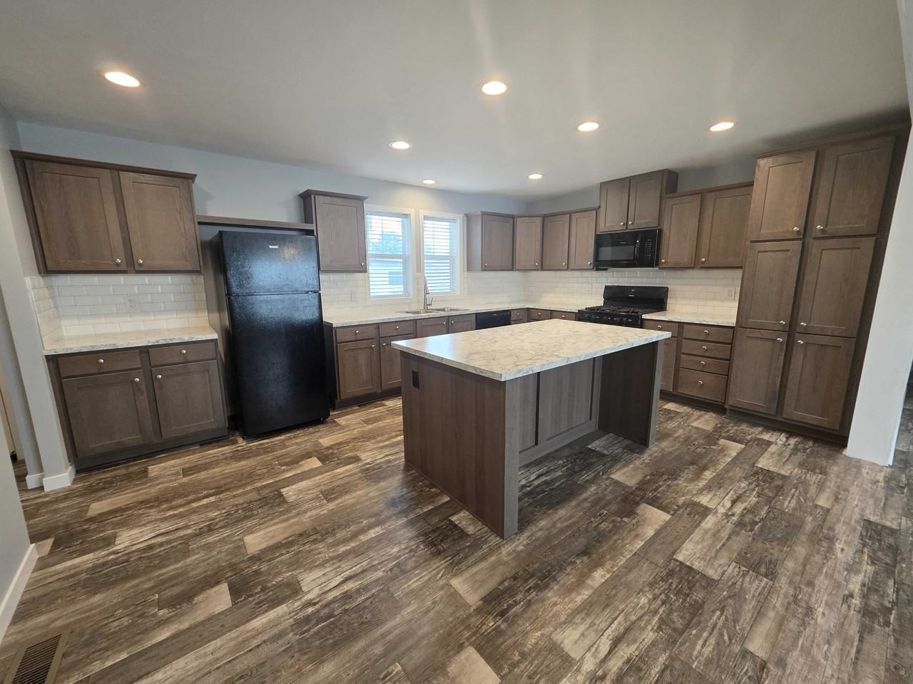 3692 Chestnut St #913 - Photo 2 of 14