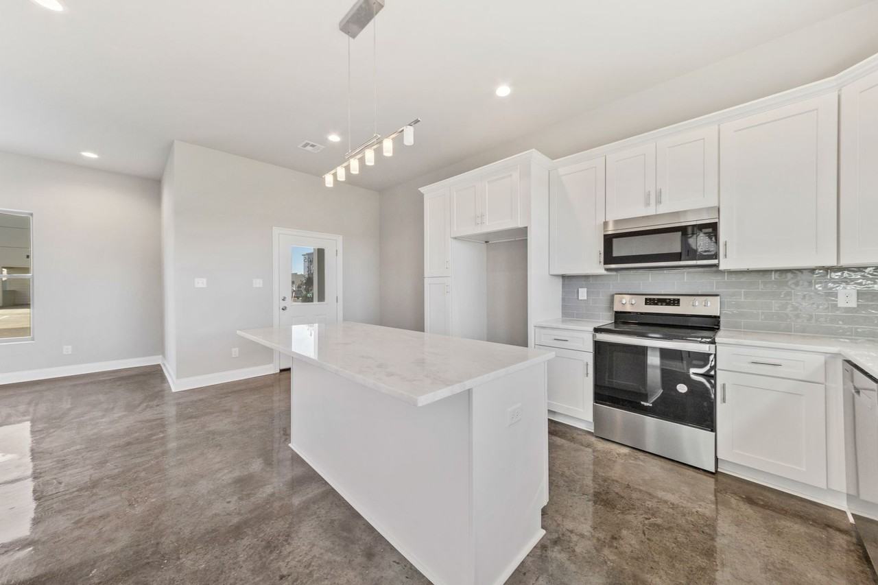 109 Firethorn Drive - Photo 2 of 18