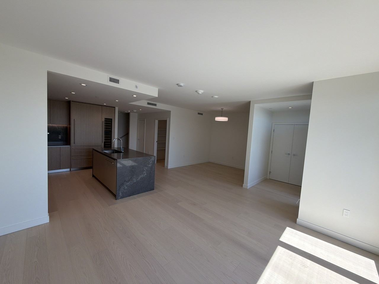 801 Harbourside Drive #104 - Photo 6 of 28