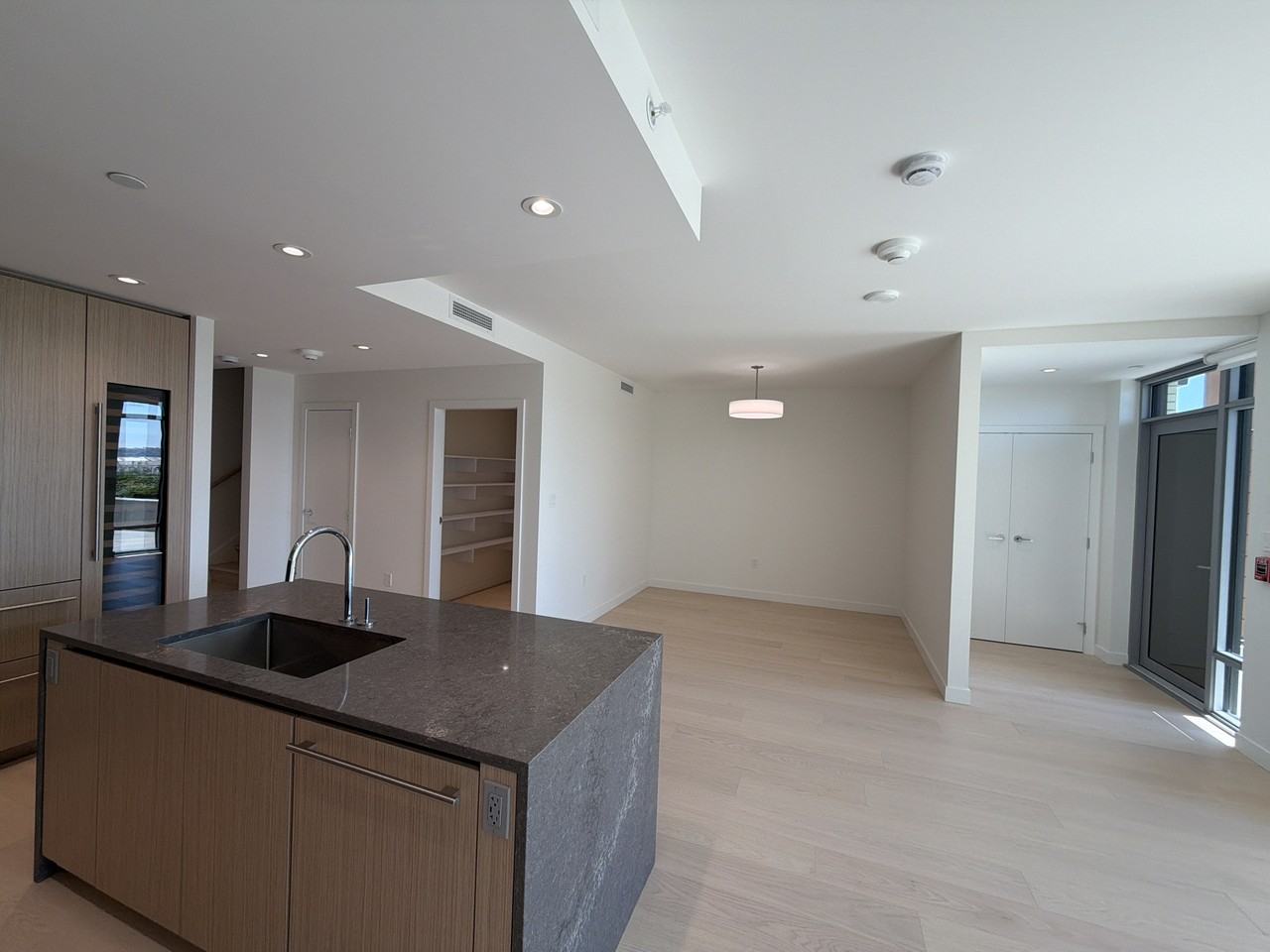 801 Harbourside Drive #104 - Photo 7 of 28