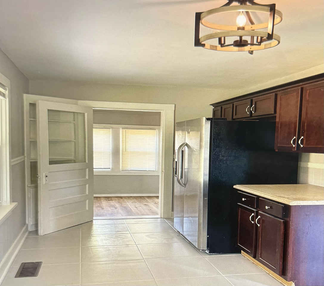 305 S Russell St #2B - Photo 4 of 10