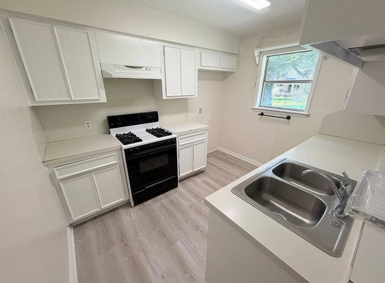 2220 Ripple Creek Dr - Photo 3 of 5