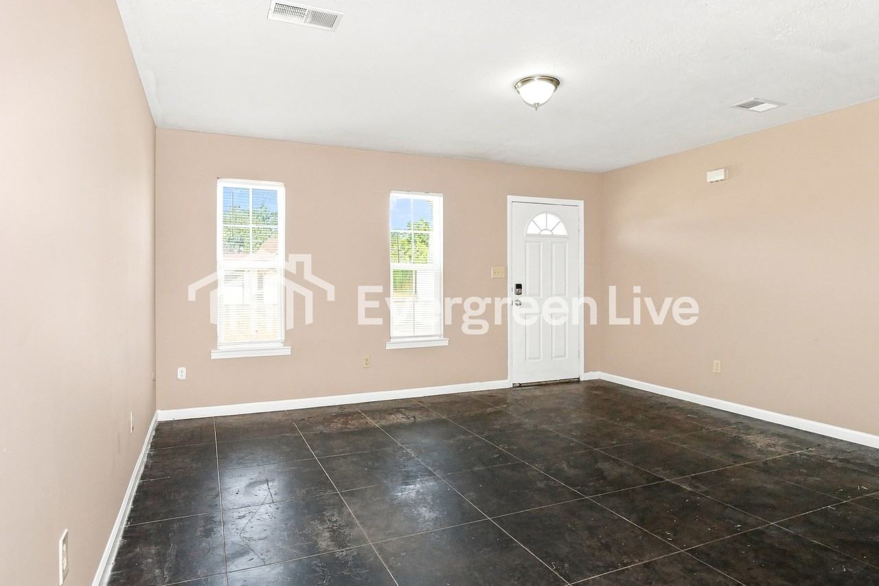 1899 Wooten St - Photo 5 of 15
