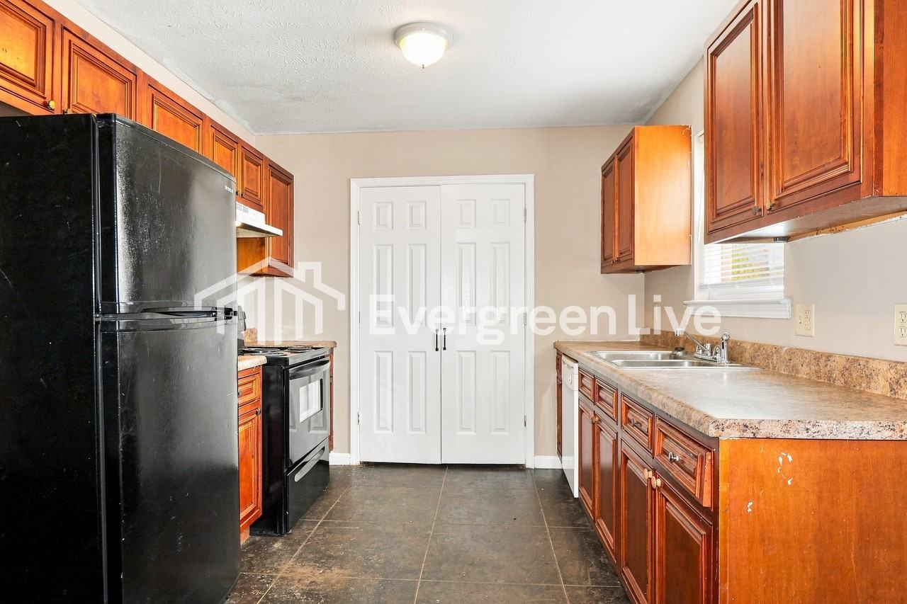1899 Wooten St - Photo 7 of 15