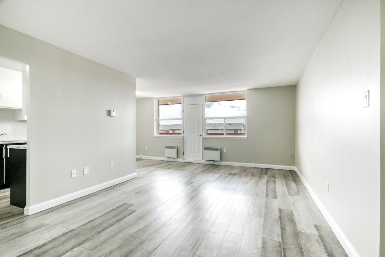 901 Lasalle - Photo 3 of 38