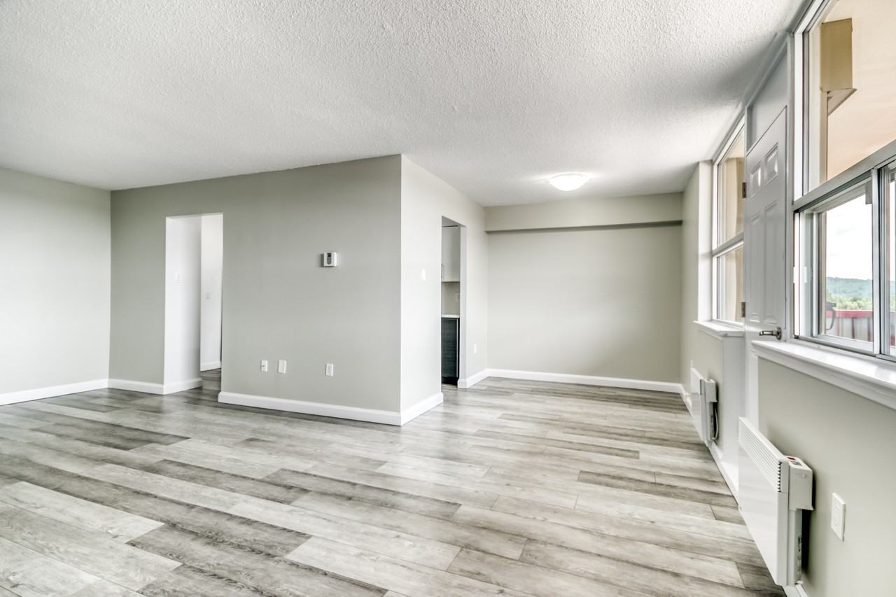 901 Lasalle - Photo 4 of 38