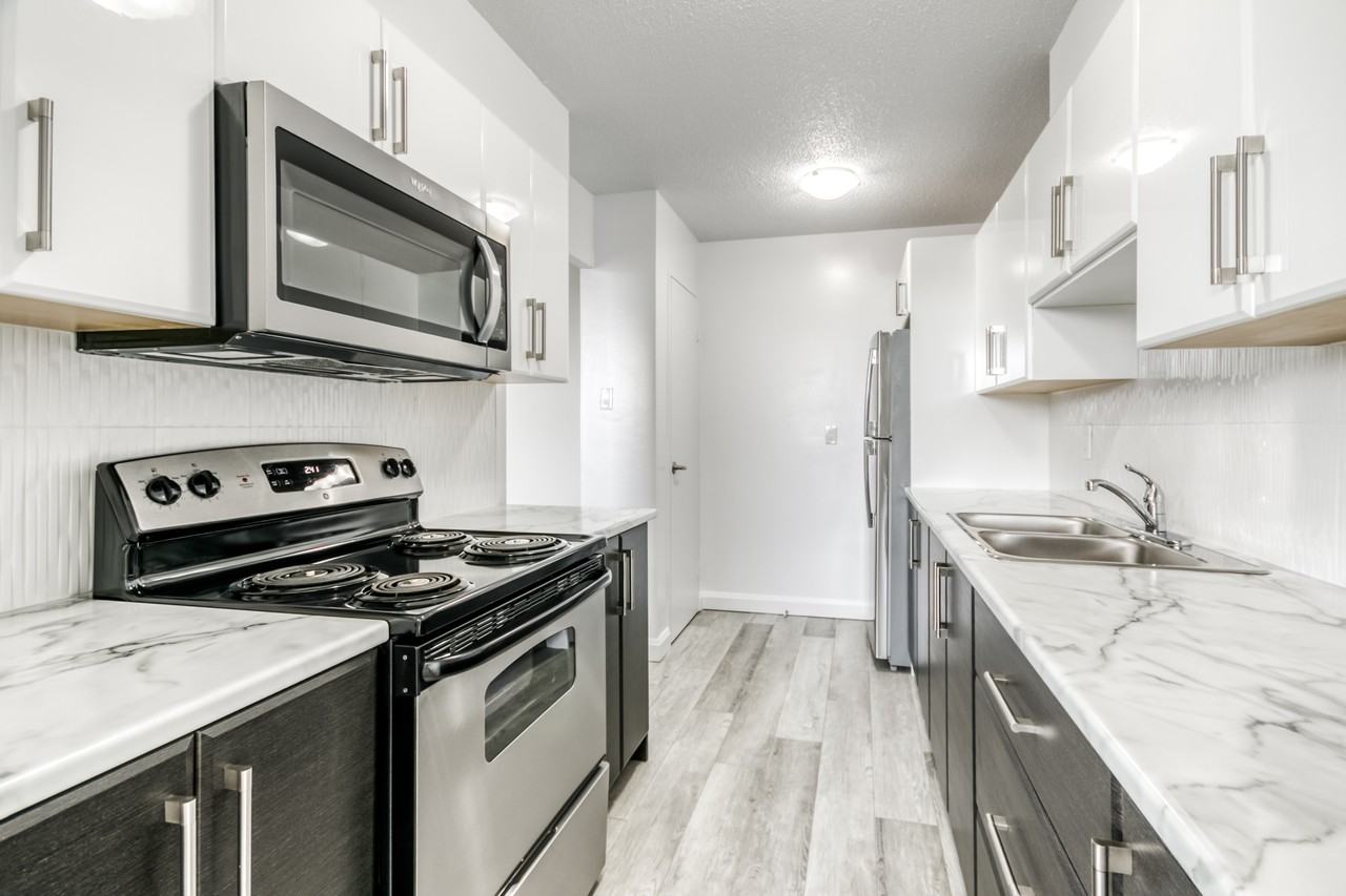 901 Lasalle - Photo 6 of 38