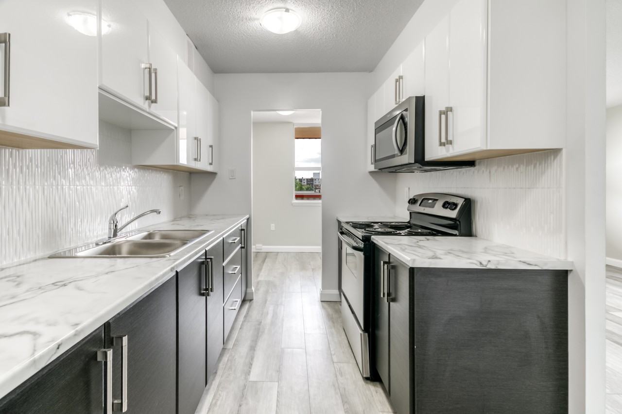 901 Lasalle - Photo 7 of 38