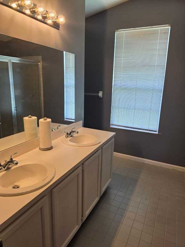 100 Kings Way - Photo 3 of 8