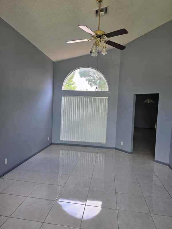 100 Kings Way - Photo 5 of 8