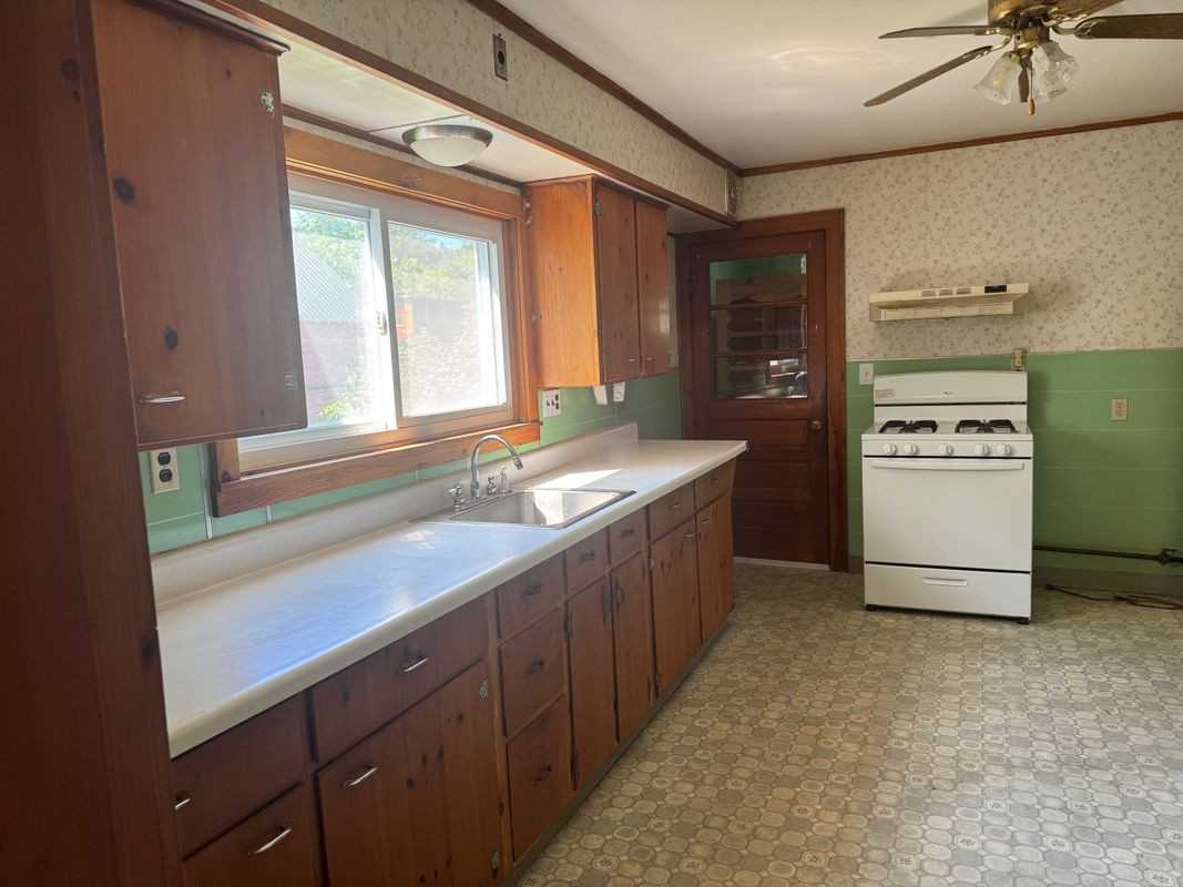 103 Broad St ##2 - Photo 2 of 13