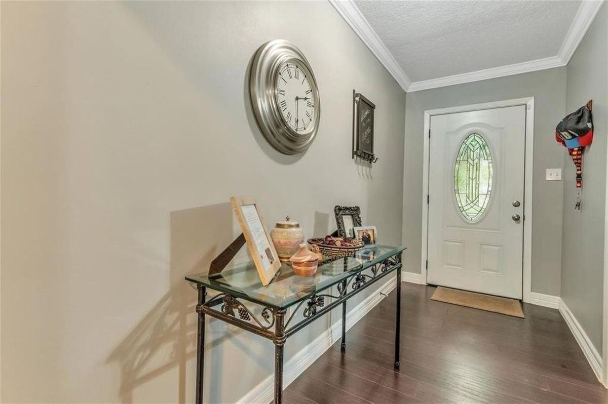 5610 Duxbury St - Photo 2 of 18