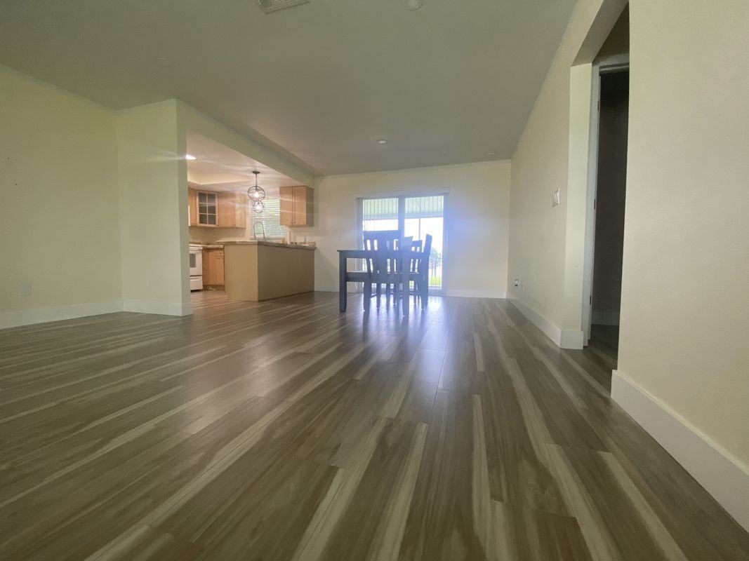 525 Se 11th Ct - Photo 4 of 9