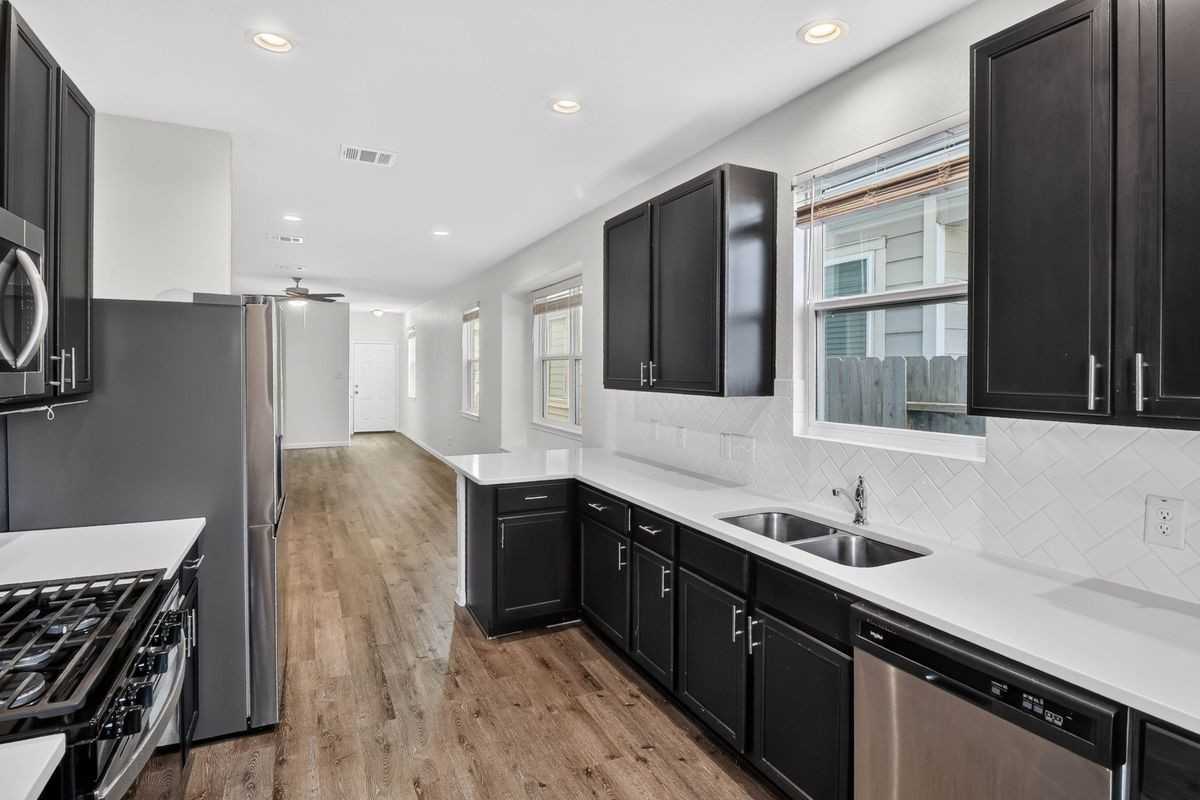 24839 Goldoni Dr - Photo 7 of 11