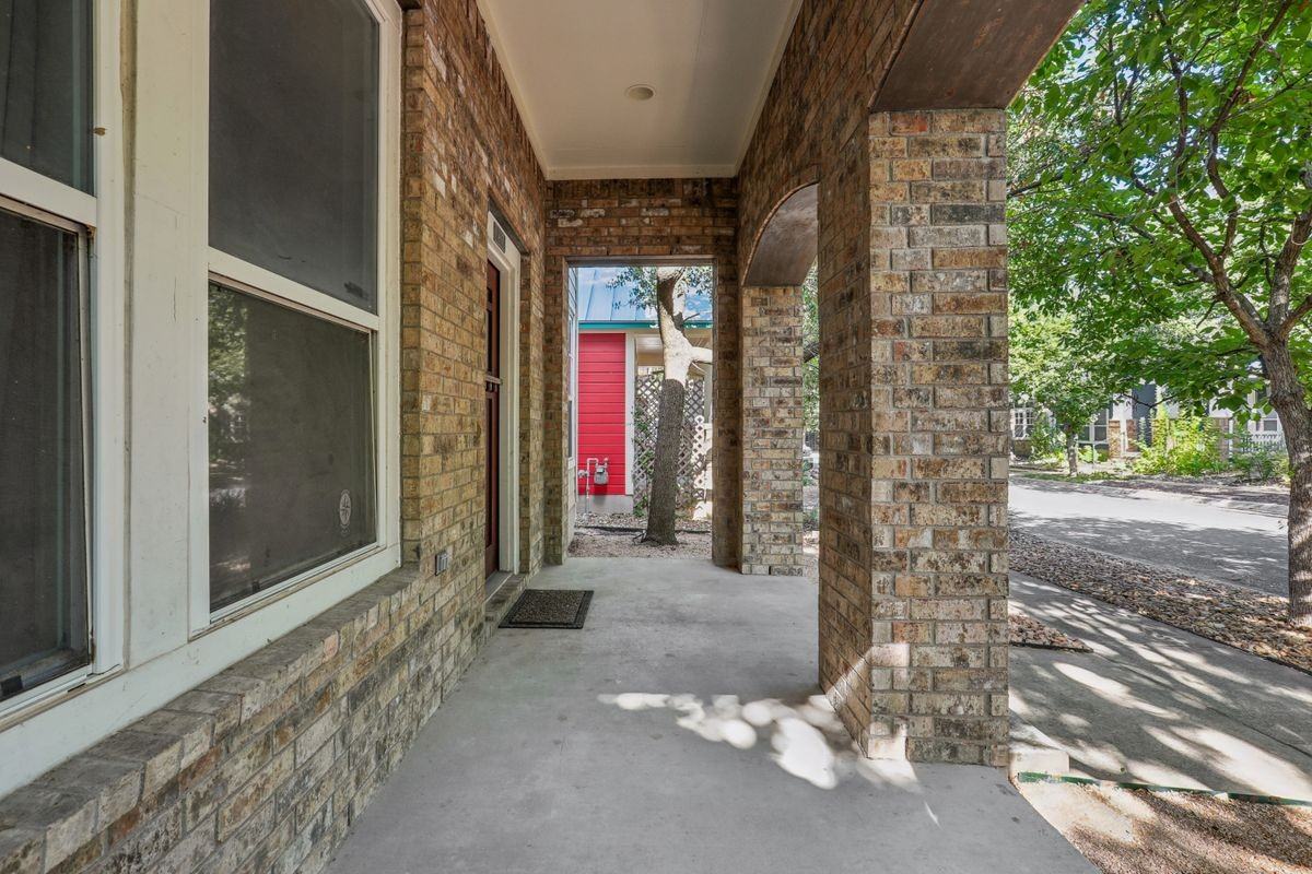 1917 Mccloskey St - Photo 3 of 29