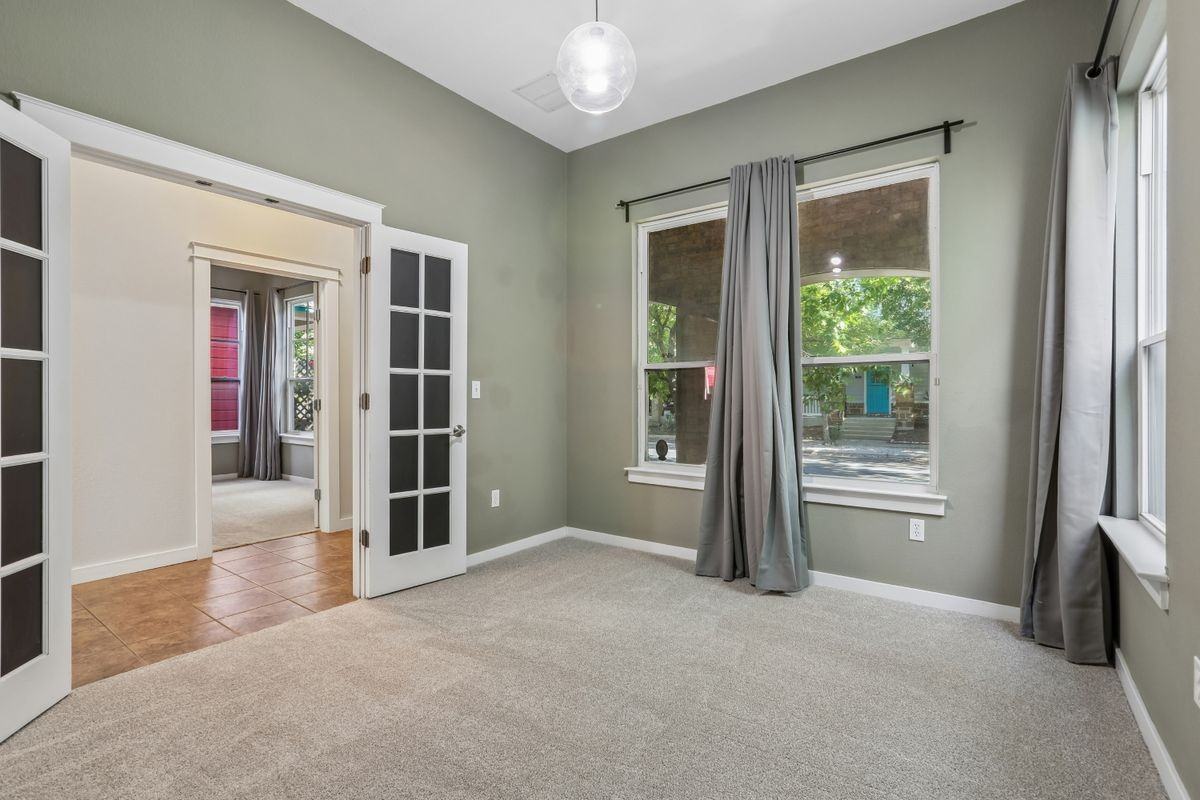 1917 Mccloskey St - Photo 5 of 29