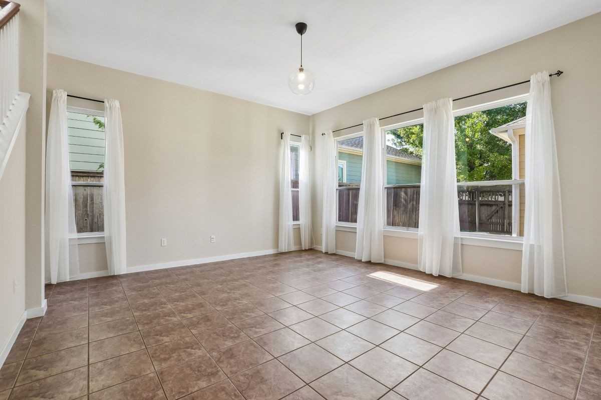 1917 Mccloskey St - Photo 7 of 29