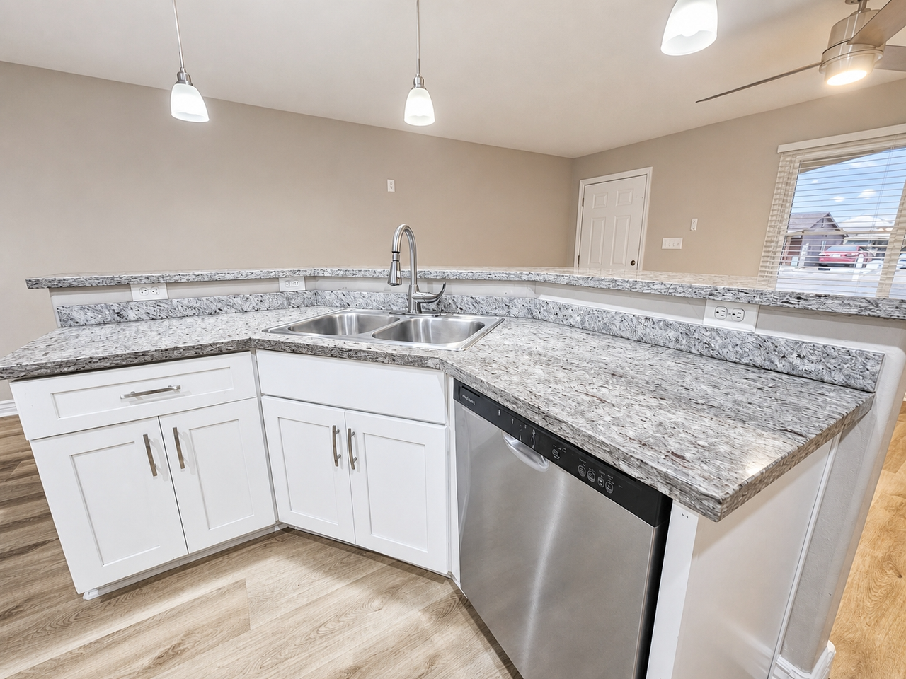 5208 S 11th Ave #1 - Photo 7 of 31