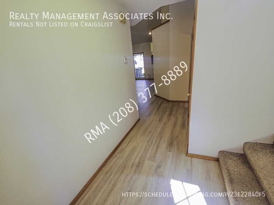 588 S Curtis Rd - Photo 4 of 18