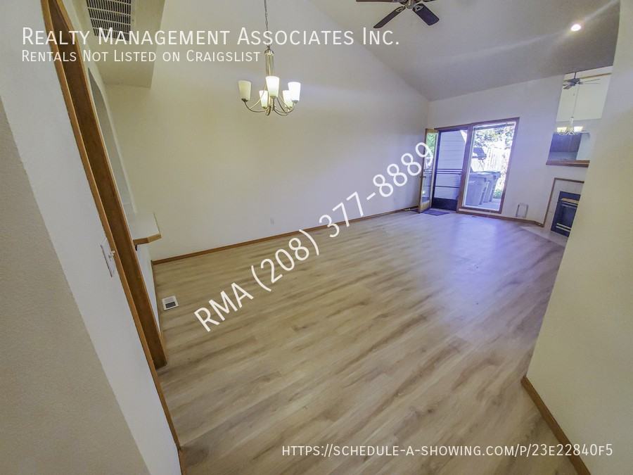 588 S Curtis Rd - Photo 5 of 18