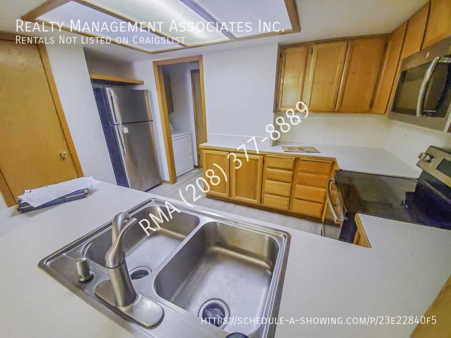588 S Curtis Rd - Photo 7 of 18